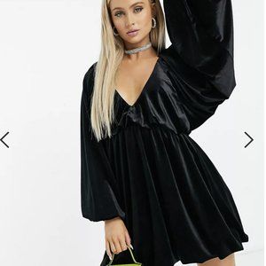 ASOS Design NWT Size 8, Black Velvet, Perfect holiday or special occasion dress